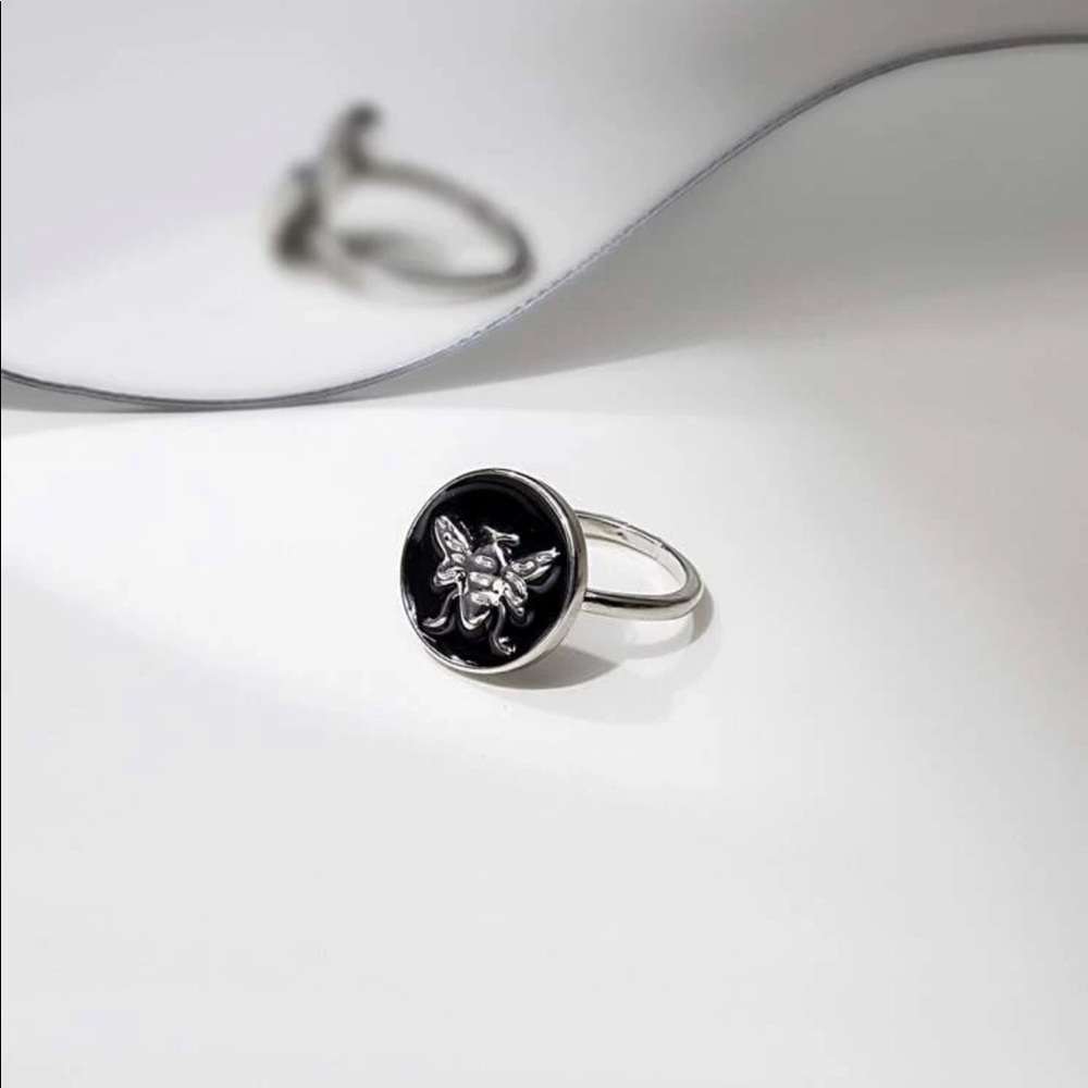 đRoyal Bee Black Pendant Silver Boutique ring Size 6.5 only 1 available!đ - Picture 2 of 8